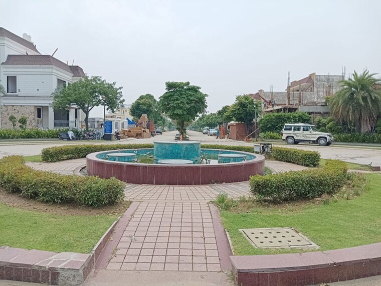 Balcony, dlf-central-square  350 Sq.Yd. Plot In North Mullanpur Chandigarh 10666400