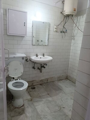 Bathroom in 3.5 BHK Apartment at Hope Apartments, Sector 15 – for Rent