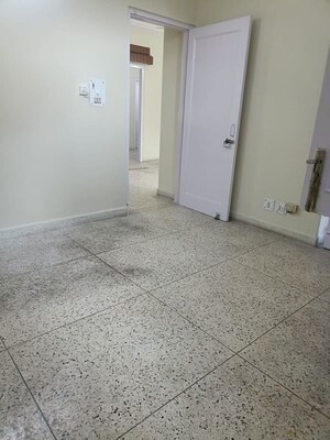 Room in 3.5 BHK Apartment at Hope Apartments, Sector 15 – for Rent