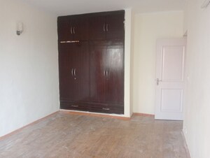 Room in 3 BHK Apartment at Orchid Petals, Sector 49 – for Rent