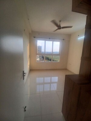 2 BHK Apartment For Rent in Godrej Aqua, International Airport Road