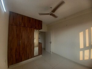Room in 2 BHK Apartment at Godrej Aqua, International Airport Road – for Rent