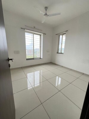 Room in 2 BHK Apartment at VJ YashOne Infinitee, Tathawade – for Rent