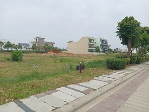  Plot For Sale in DLF Central Square, North Mullanpur