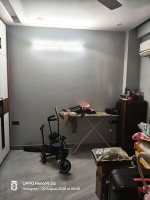 Gym in 3 BHK Builder Floor at South City 1 – for Rent