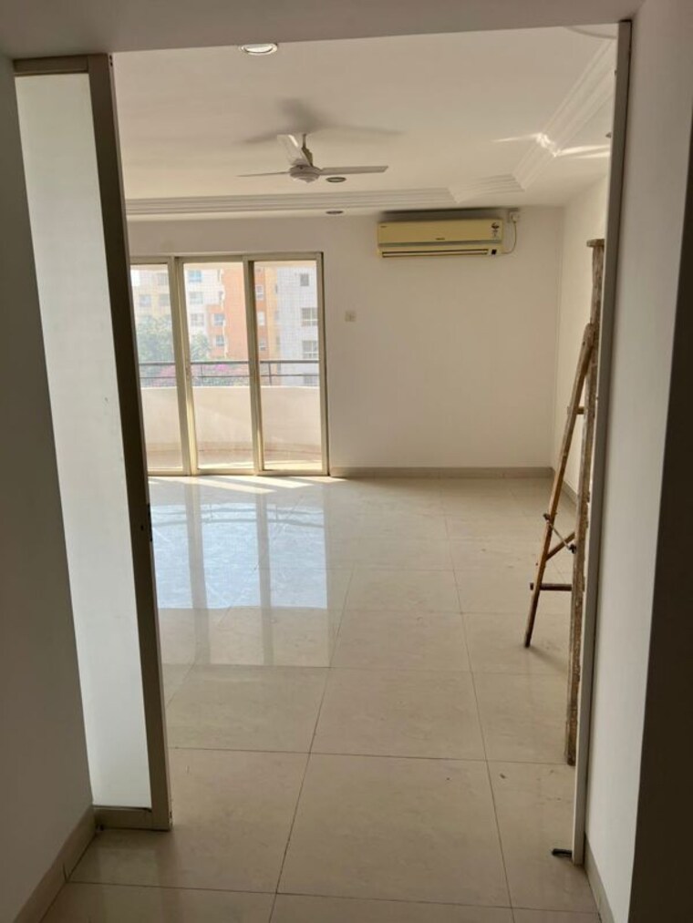 Bathroom, landmark-garden 4 Bedroom 2950 Sq.Ft. Apartment In Kalyani Nagar Pune 10666455