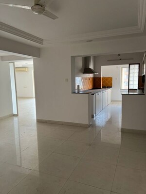 Room in 4 BHK Apartment at Landmark Garden, Kalyani Nagar – for Rent