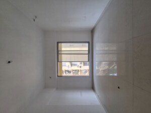 Room in 2 BHK Apartment at Avant Hillway, Goregaon East – for Rent