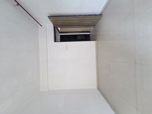 Room in 2 BHK Apartment at Avant Hillway, Goregaon East – for Rent