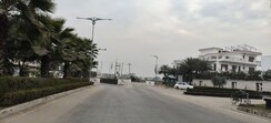 Plot For Sale in DLF Central Square