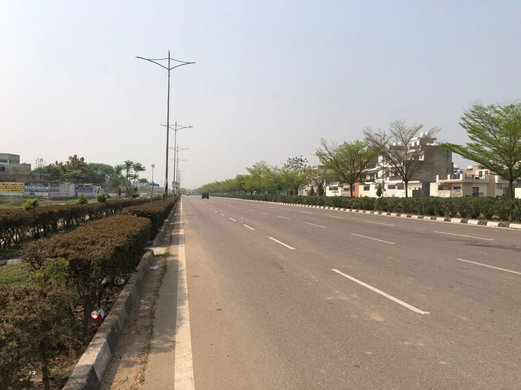 undefined, dlf-central-square  500 Sq.Yd. Plot In North Mullanpur Chandigarh 10666490