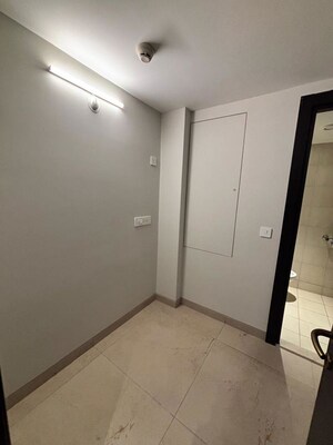 Room in 4 BHK Apartment at Sagitarius Bluegrass Residences, Kalyani Nagar – for Rent