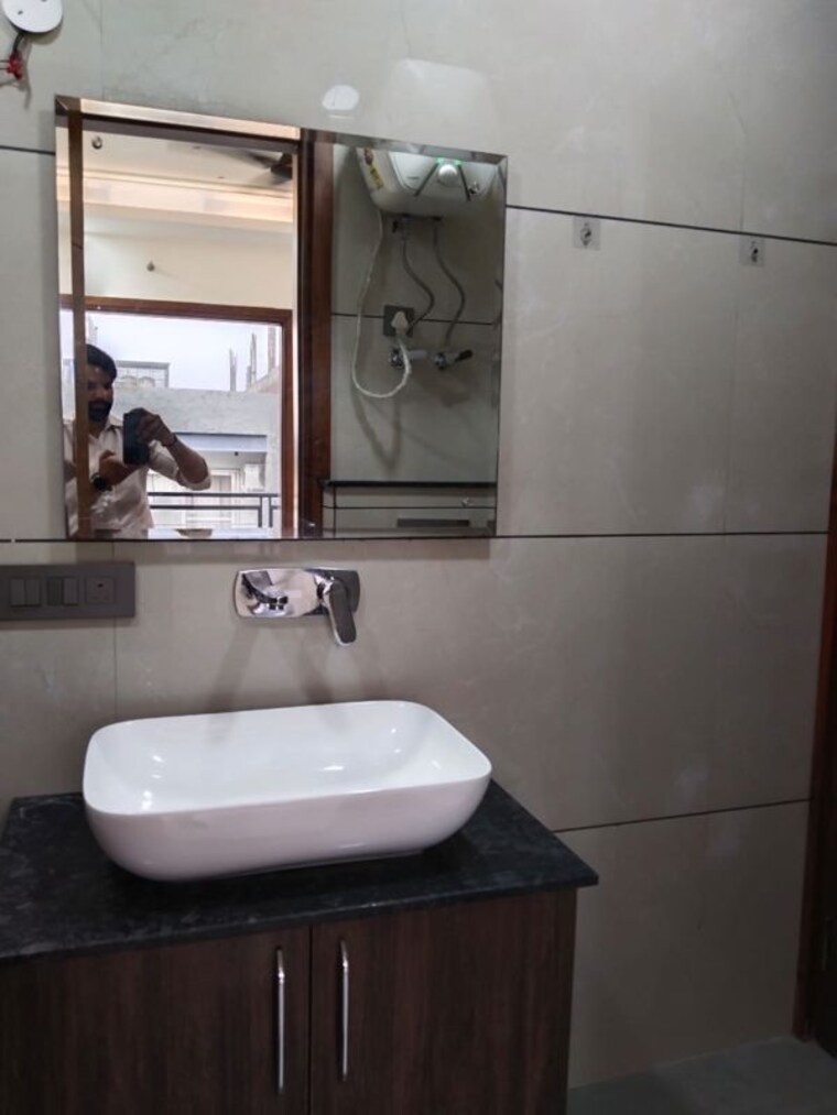 Bathroom, south city 1 3 Bedroom 1900 Sq.Ft. Builder Floor In South City 1 Gurgaon 10666506