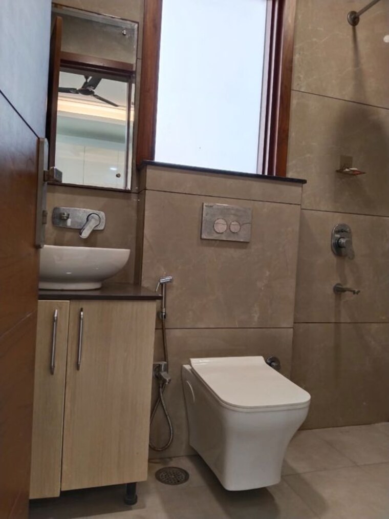 Bathroom, south city 1 3 Bedroom 1900 Sq.Ft. Builder Floor In South City 1 Gurgaon 10666506