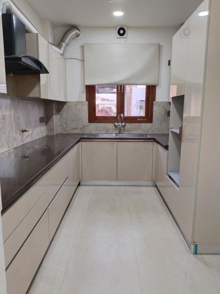 Kitchen, south city 1 3 Bedroom 1900 Sq.Ft. Builder Floor In South City 1 Gurgaon 10666506