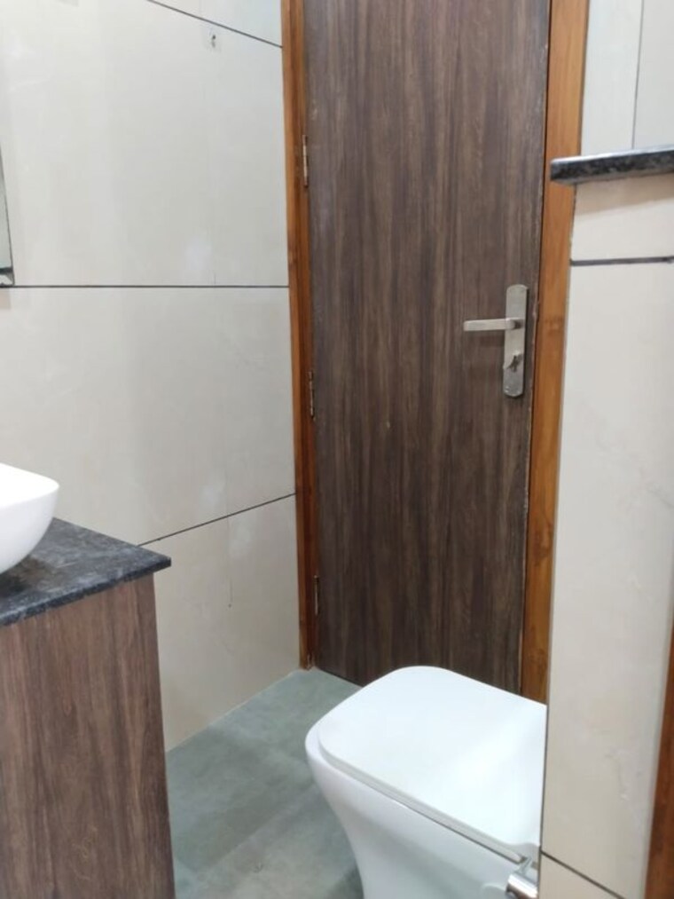 Bathroom, south city 1 3 Bedroom 1900 Sq.Ft. Builder Floor In South City 1 Gurgaon 10666506