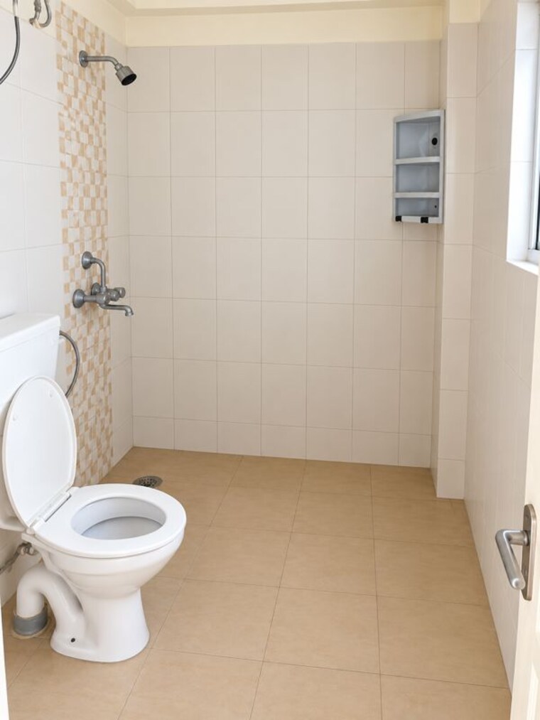 Bathroom, shree-vardhman-mantra 2 Bedroom 800 Sq.Ft. Apartment In Sector 67 Gurgaon 10666520