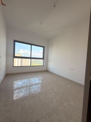 Room in 2 BHK Apartment at Kalpataru Immensa, Kolshet Road – for Rent