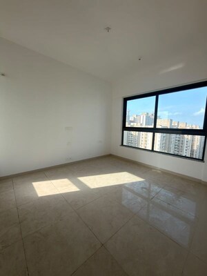 Room in 2 BHK Apartment at Kalpataru Immensa, Kolshet Road – for Rent