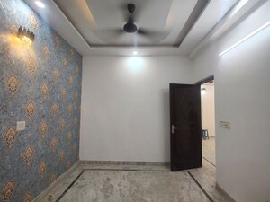 Room in 3 BHK Builder Floor at Green Fields Colony – for Rent