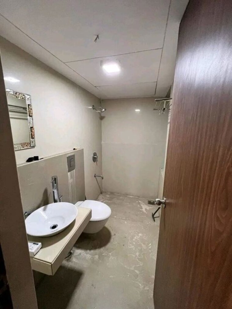Bathroom, hubtown-hillcrest 2 Bedroom 1027 Sq.Ft. Apartment In Andheri East Mumbai 10666560