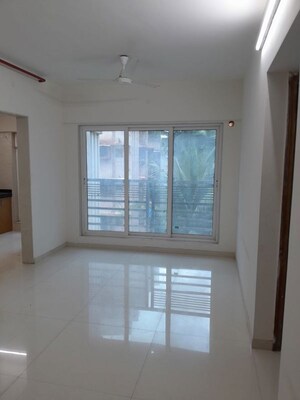 2 BHK Apartment For Rent in Romell Allure, Borivali East