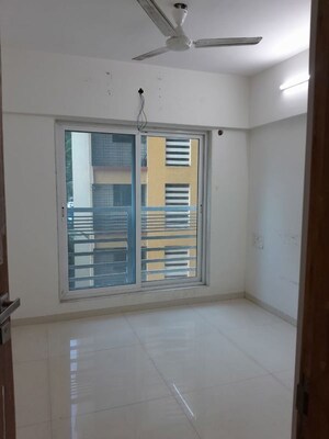 Room in 2 BHK Apartment at Romell Allure, Borivali East – for Rent