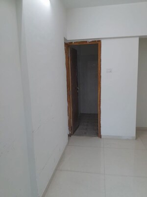 Room in 2 BHK Apartment at Romell Allure, Borivali East – for Rent