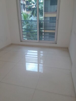 Room in 2 BHK Apartment at Romell Allure, Borivali East – for Rent
