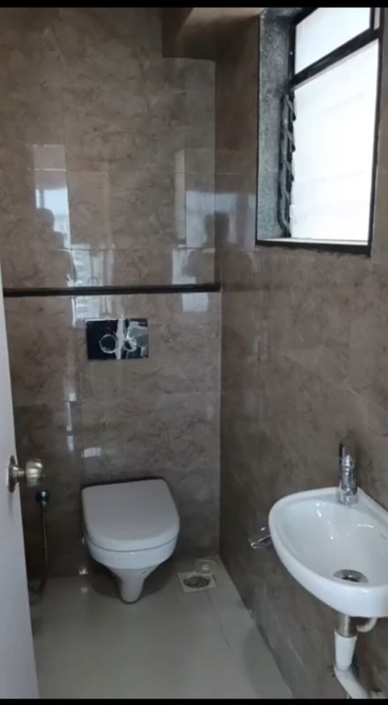 Bathroom, om-shreyas-apartment Commercial Office Space 230 Sq.Ft. In Ghatkopar West Mumbai 10658905