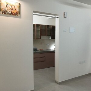 Room in 1 BHK Apartment at Piramal Vaikunth, Balkum Pada – for Rent