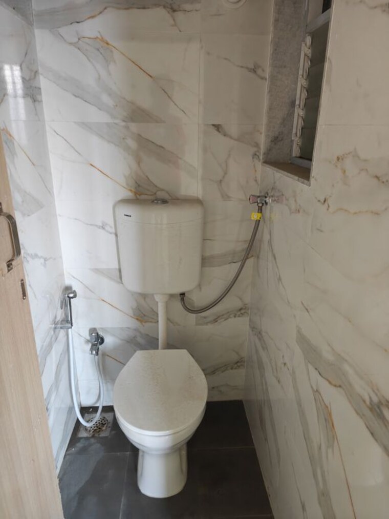 Bathroom, aanand-jai-bhavani-chs-ltd-sra-project 1 Bedroom 300 Sq.Ft. Apartment In Pokhran Road No Two Thane 10666609