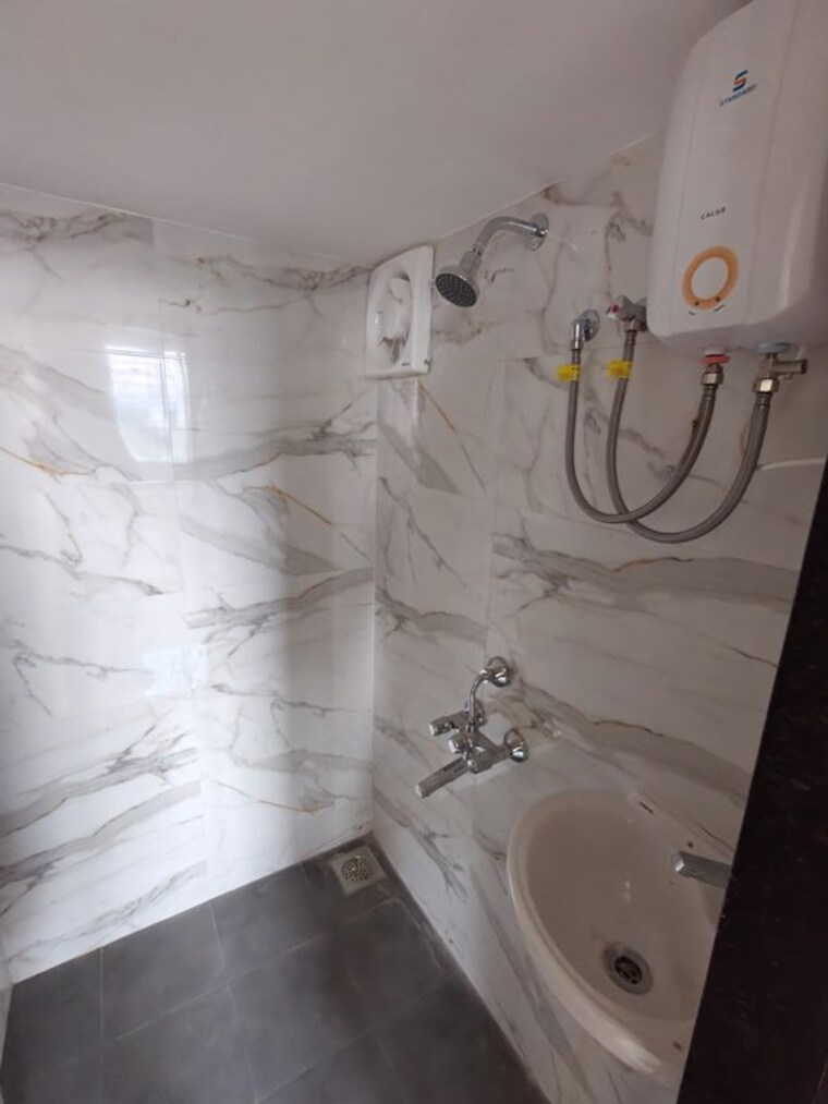 Bathroom, aanand-jai-bhavani-chs-ltd-sra-project 1 Bedroom 300 Sq.Ft. Apartment In Pokhran Road No Two Thane 10666609
