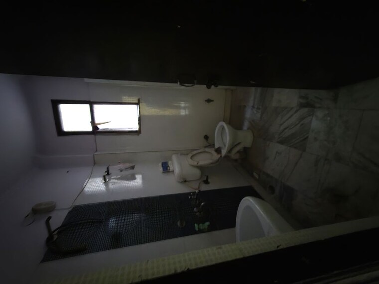 Bathroom, pandav nagar 1.5 Bedroom 450 Sq.Ft. Builder Floor In Pandav Nagar Delhi 10666617