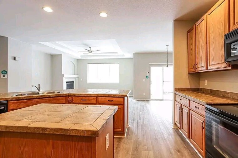 Kitchen, hiranandani-atlantis 2 Bedroom 991 Sq.Ft. Apartment In Powai Mumbai 10666634