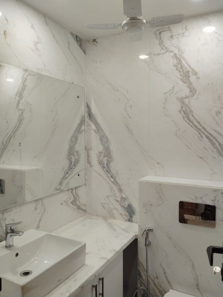 Bathroom, sarvodaya enclave 3 Bedroom 1650 Sq.Ft. Builder Floor In Sarvodaya Enclave Delhi 10666616
