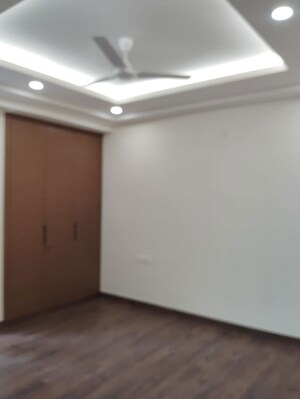 Room in 3 BHK Builder Floor at Sarvodaya Enclave – for Rent