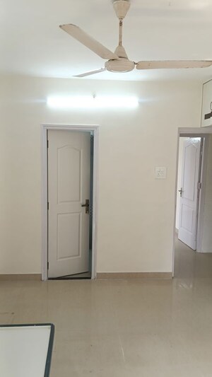 Room in 2 BHK Apartment at Swapnalok Towers, Malad East – for Rent