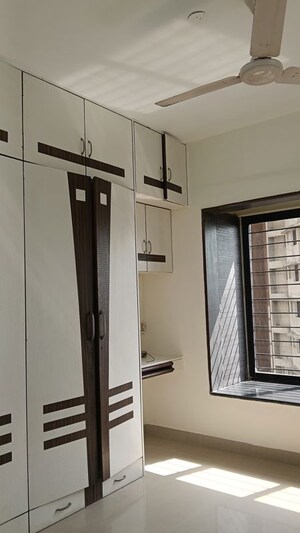 2 BHK Apartment For Rent in Swapnalok Towers, Malad East