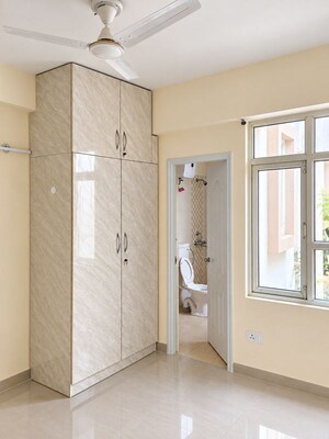 Room in 2 BHK Apartment at Shree Vardhman Mantra, Sector 67 – for Rent