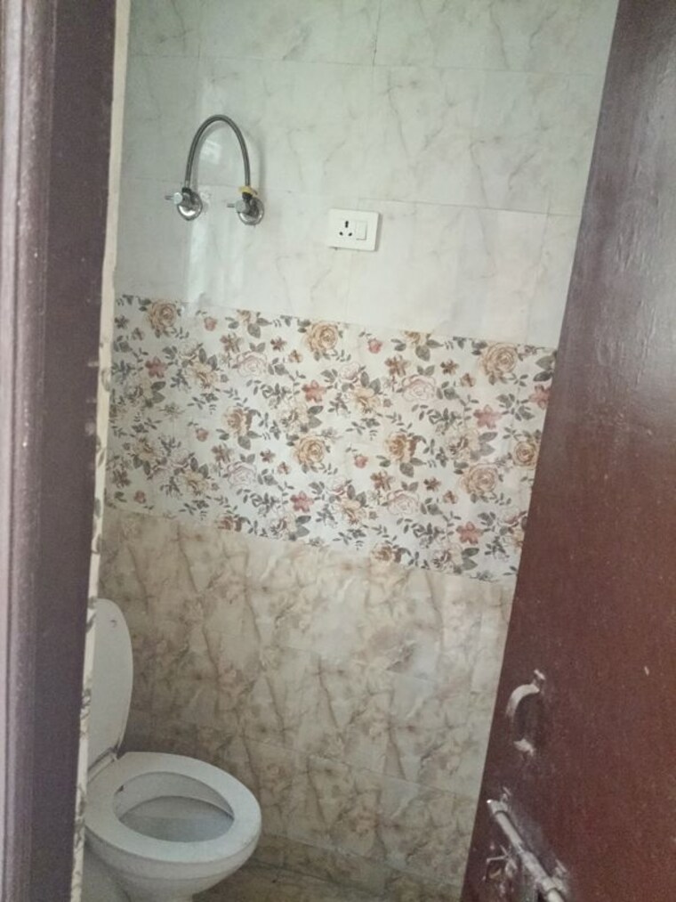 Bathroom, gardenia-gateway Commercial Office Space 350 Sq.Ft. In Sector 75 Noida 10666611
