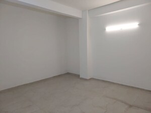 Room in 2.5 BHK Builder Floor at Smart World Orchard, Sector 61 – for Rent