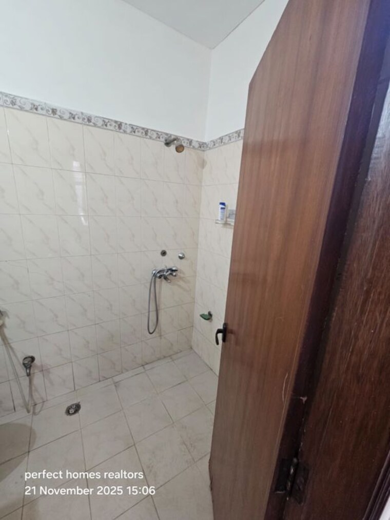 Bathroom, ardee-city 3 Bedroom 1500 Sq.Ft. Builder Floor In Sector 52 Gurgaon 10666664