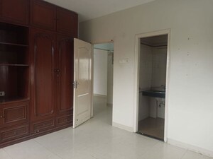 Room in 2 BHK Apartment at Sangam CHS, Goregaon East – for Rent