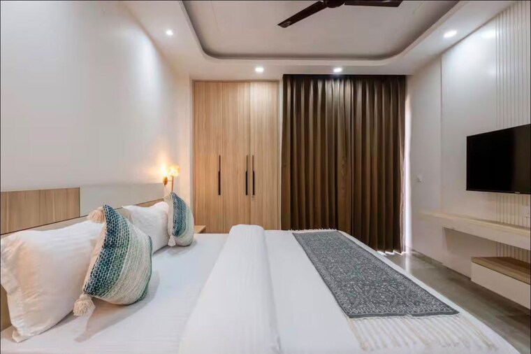 Bedroom, sector 52 3 Bedroom 1850 Sq.Ft. Builder Floor In Sector 52 Gurgaon 10666686