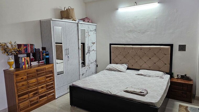 Bedroom, sector 46 3 Bedroom 1800 Sq.Ft. Builder Floor In Sector 46 Gurgaon 10666699