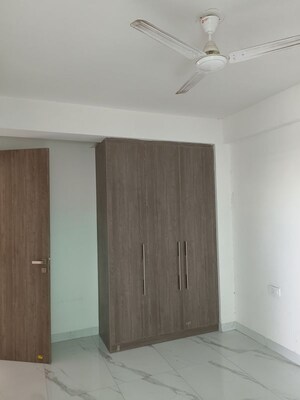 Room in 3 BHK Apartment at M3M Soulitude, Sector 89 – for Rent
