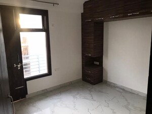 Room in 3 BHK Builder Floor at Sector 57 – for Rent