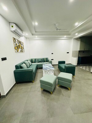 Team Area in 3 BHK Builder Floor at Smart World Orchard, Sector 61 – for Rent