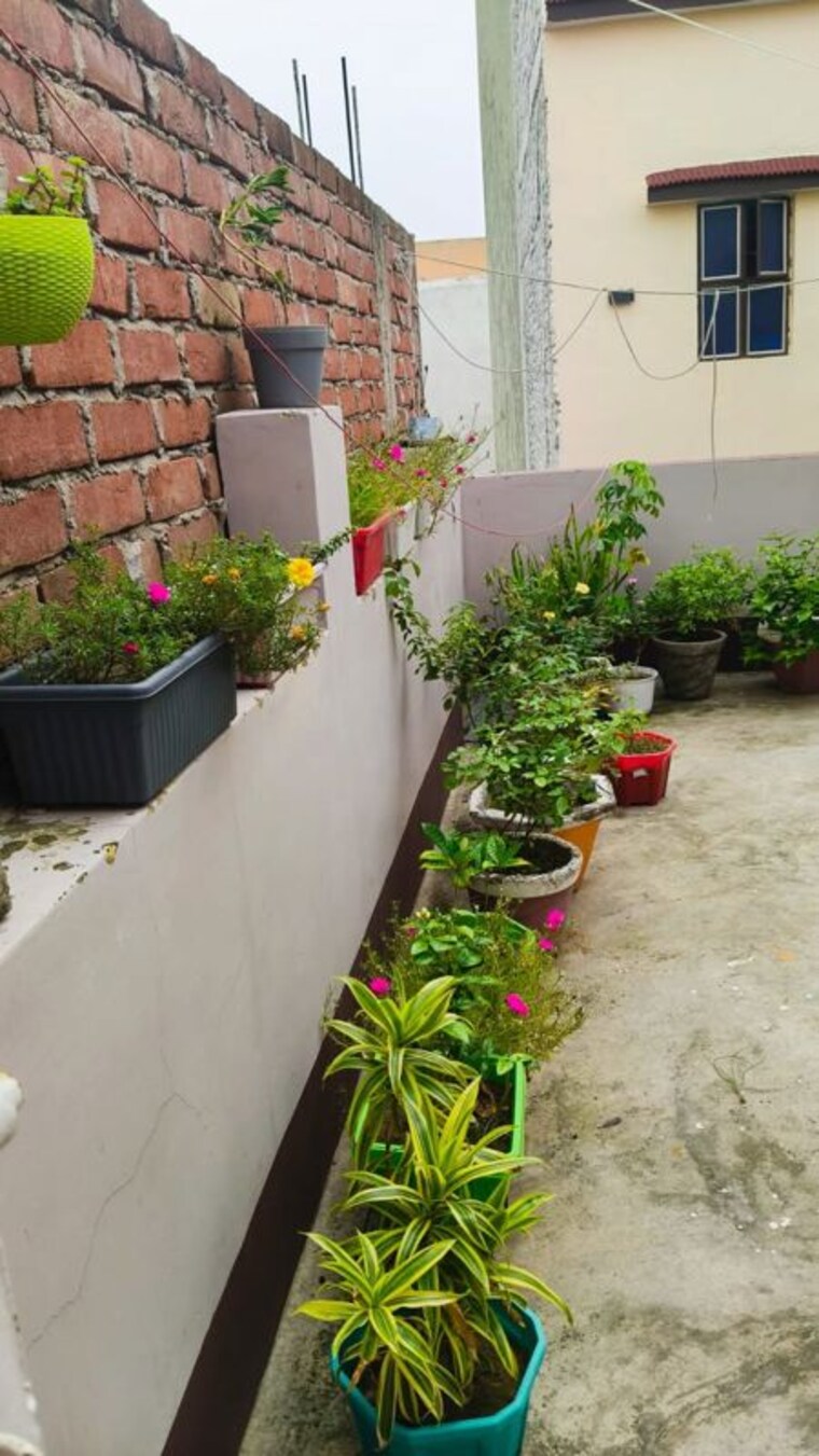 Balcony, vinay khand 4 Pg For Girls In Vinay Khand 4 10666705